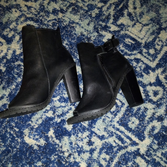 KDB Kelsi Dagger Brooklyn BLACK LAKESIDE OPEN BOOTIES SZ 8 - Picture 2 of 10